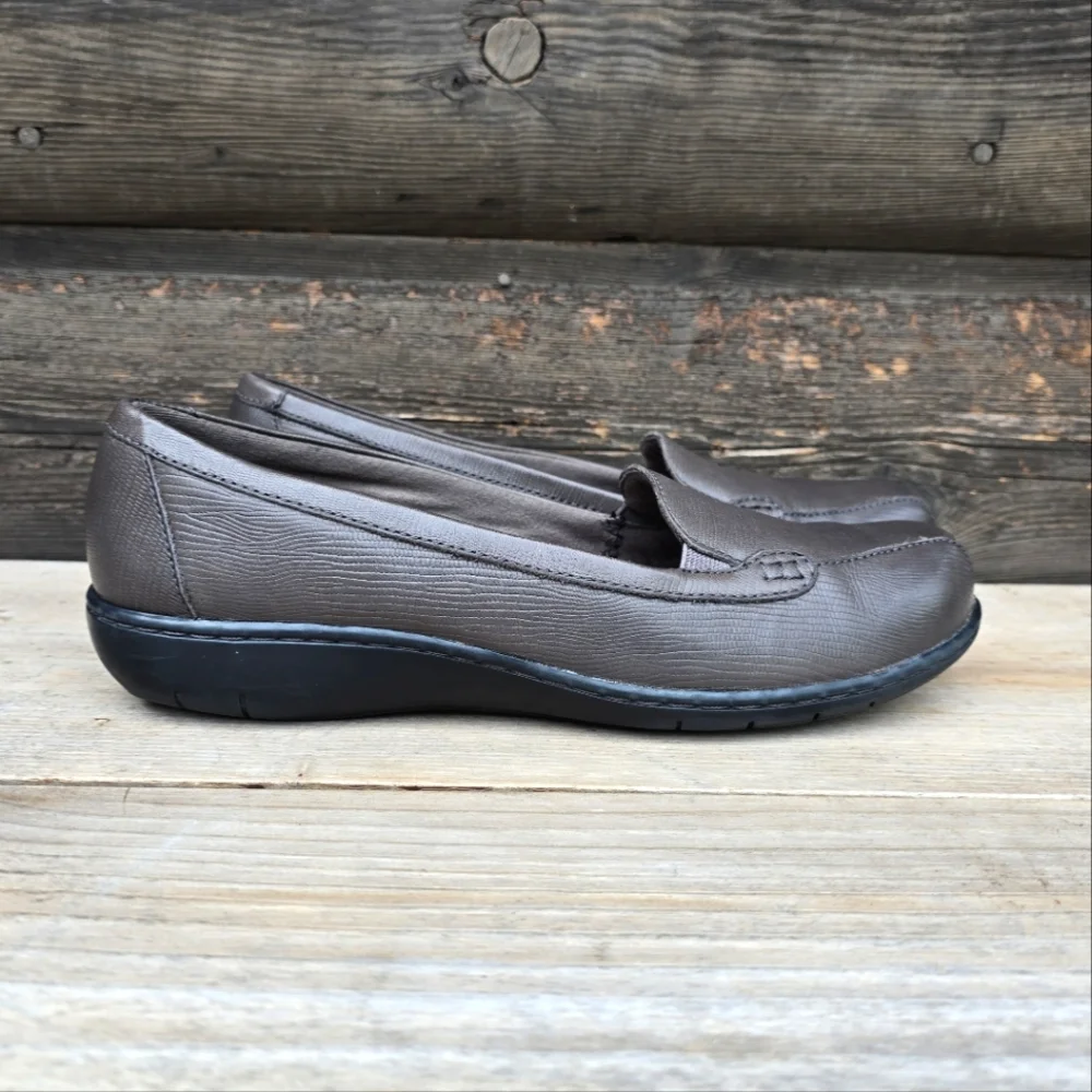 Clarks Bendables Bayou Classic Minimalist Taupe Leather Comfort Loafers 9W